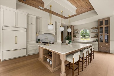 Exquisitely crafted by Savage Family Homes, this exceptional - photo 20