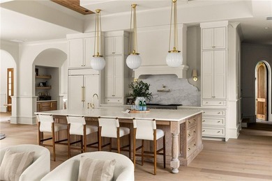 Exquisitely crafted by Savage Family Homes, this exceptional - photo 21