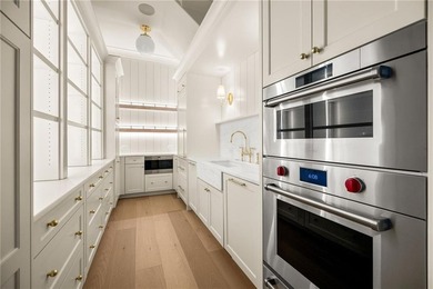 Exquisitely crafted by Savage Family Homes, this exceptional - photo 23