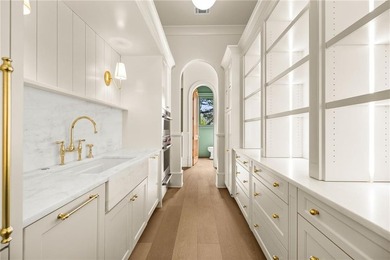 Exquisitely crafted by Savage Family Homes, this exceptional - photo 24