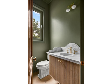 Exquisitely crafted by Savage Family Homes, this exceptional - photo 25