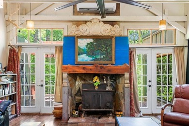 Hidden Gem Near the Water - Unique Artist-Inspired Retreat! - photo 16