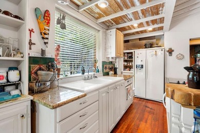 Hidden Gem Near the Water - Unique Artist-Inspired Retreat! - photo 22