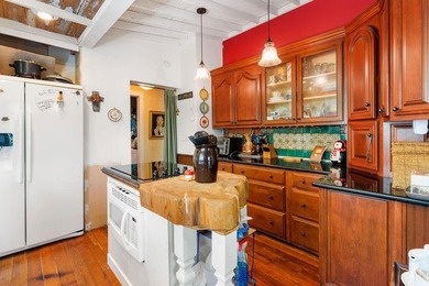 Hidden Gem Near the Water - Unique Artist-Inspired Retreat! - photo 23