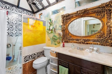Hidden Gem Near the Water - Unique Artist-Inspired Retreat! - photo 30