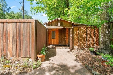 Hidden Gem Near the Water - Unique Artist-Inspired Retreat! - photo 32