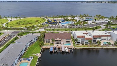 Experience the ultimate Cape Coral waterfront lifestyle at this - photo 1
