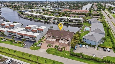 Experience the ultimate Cape Coral waterfront lifestyle at this - photo 2