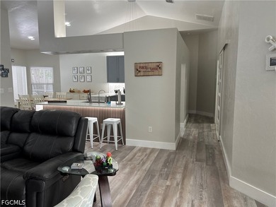 Welcome to this 3 bedroom, 2 1/2 bathroom plus den Fort Myers - photo 4