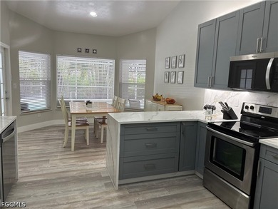 Welcome to this 3 bedroom, 2 1/2 bathroom plus den Fort Myers - photo 8