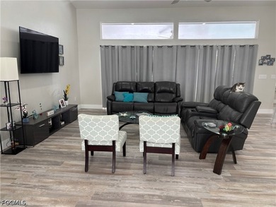 Welcome to this 3 bedroom, 2 1/2 bathroom plus den Fort Myers - photo 10