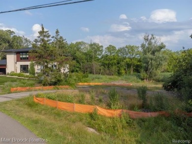 Lake Lot For Sale in Orchard Lake, Michigan