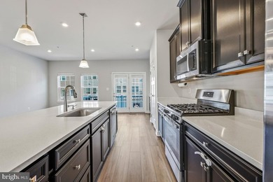 Fine end unit townhome in Amber Ridge in like new condition - photo 11