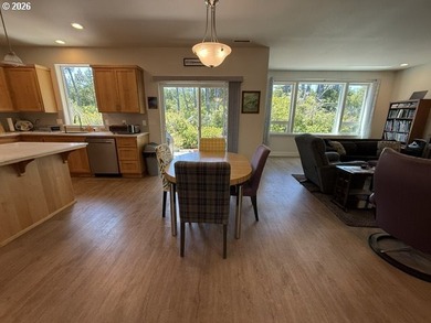 Beautifully maintained *Rogue* floor plan offering 1,765 sq. ft - photo 12