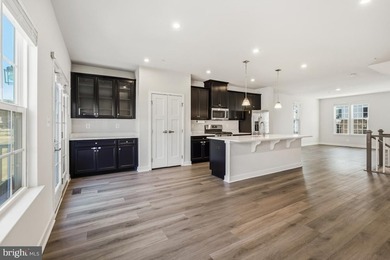 Fine end unit townhome in Amber Ridge in like new condition - photo 13