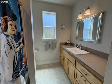 Beautifully maintained *Rogue* floor plan offering 1,765 sq. ft - photo 15
