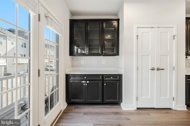 Fine end unit townhome in Amber Ridge in like new condition - photo 15
