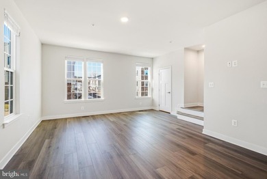 Fine end unit townhome in Amber Ridge in like new condition - photo 17