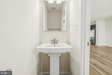 Fine end unit townhome in Amber Ridge in like new condition - photo 19