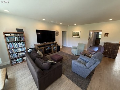 Beautifully maintained *Rogue* floor plan offering 1,765 sq. ft - photo 20