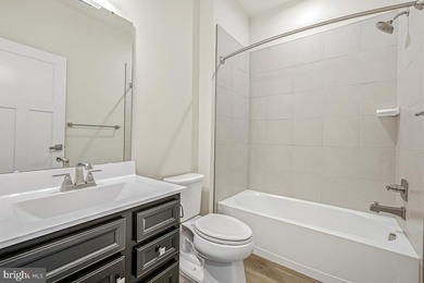 Fine end unit townhome in Amber Ridge in like new condition - photo 22