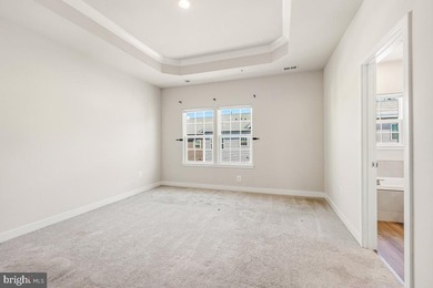 Fine end unit townhome in Amber Ridge in like new condition - photo 23