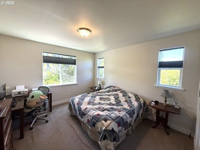 Beautifully maintained *Rogue* floor plan offering 1,765 sq. ft - photo 24