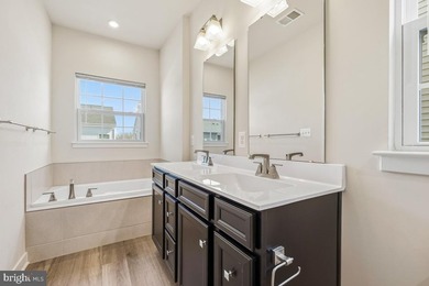 Fine end unit townhome in Amber Ridge in like new condition - photo 26