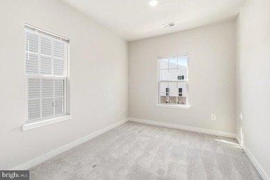 Fine end unit townhome in Amber Ridge in like new condition - photo 29