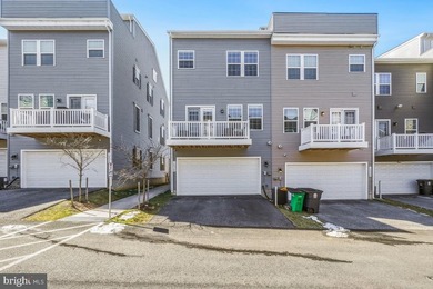 Fine end unit townhome in Amber Ridge in like new condition - photo 30