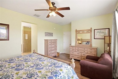 Experience this Beautifully Maintained 3 Bedroom + Den, 2 Bath - photo 35