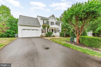 Amazing colonial in quiet cul-da-sac.  Home has a new roof in - photo 2