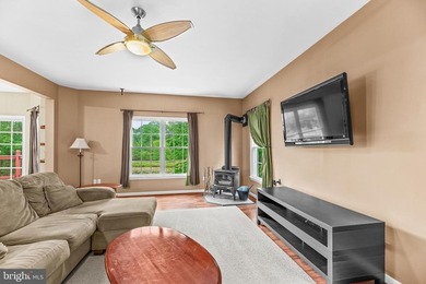 Amazing colonial in quiet cul-da-sac.  Home has a new roof in - photo 7