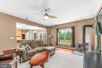 Amazing colonial in quiet cul-da-sac.  Home has a new roof in - photo 8
