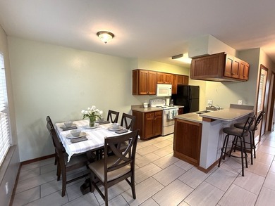 Looking for an upgraded, move-in ready condo that offers easy - photo 2