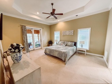 Welcome to your dream lakefront home! This stunning 3916 sq ft - photo 11