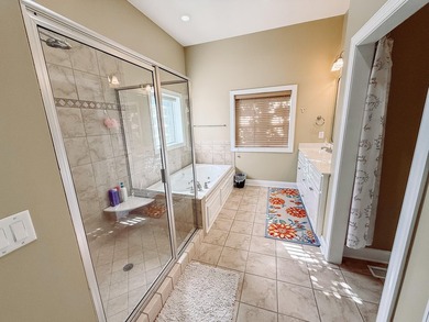 Welcome to your dream lakefront home! This stunning 3916 sq ft - photo 12