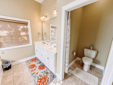 Welcome to your dream lakefront home! This stunning 3916 sq ft - photo 13