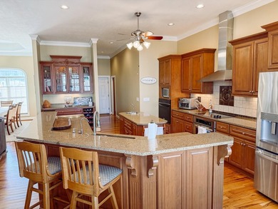 Welcome to your dream lakefront home! This stunning 3916 sq ft - photo 16
