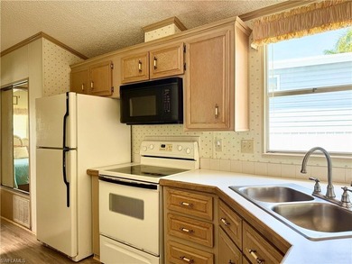 Very Cute 1Br/1Ba with Large Lanai-this home is ready for a - photo 25