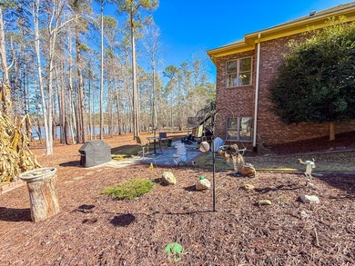Welcome to your dream lakefront home! This stunning 3916 sq ft - photo 26