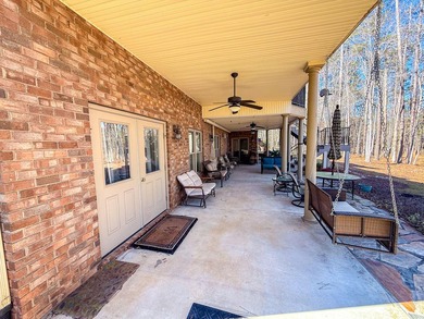 Welcome to your dream lakefront home! This stunning 3916 sq ft - photo 28