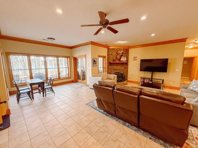 Welcome to your dream lakefront home! This stunning 3916 sq ft - photo 29