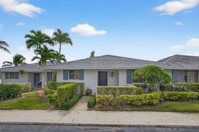 Lake Townhome/Townhouse For Sale in Palm Beach Gardens, Florida