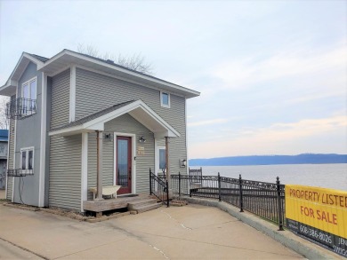 Mississippi River - Crawford County Home For Sale in Ferryville Wisconsin
