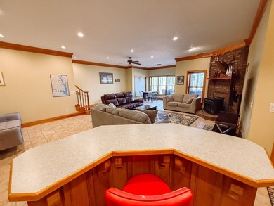 Welcome to your dream lakefront home! This stunning 3916 sq ft - photo 32
