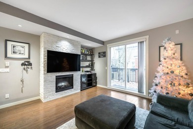 THE KEW by Mosiac! WELL MAINTAINED townhome in desirable complex - photo 4
