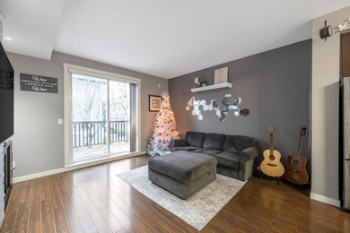 THE KEW by Mosiac! WELL MAINTAINED townhome in desirable complex - photo 5