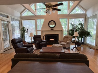 Are you looking for a unique executive home on a golf course? - photo 23