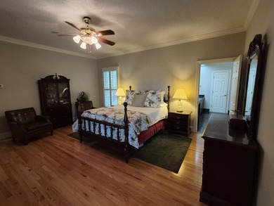 Are you looking for a unique executive home on a golf course? - photo 33
